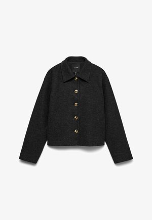 Temno siva jakna s srajčnim zapenjanjem, dolgimi rokavi in ostrim ovratnikom, na sprednji strani je pet vidnih okroglih rjavih gumbov.