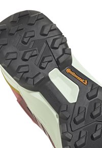adidas Performance TERREX SWIFT R3 GORE-TEX® HIKING - Hikingschuh - red/oxide/pulse lilac