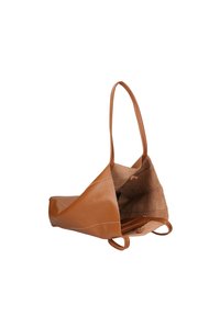 Borsa a spalla in pelle marrone con due manici lunghi. Presenta una parte superiore aperta e una texture interna morbida e simile alla suede. Design minimalista.