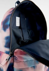 Next Iskolatáska - pink blue tie dye