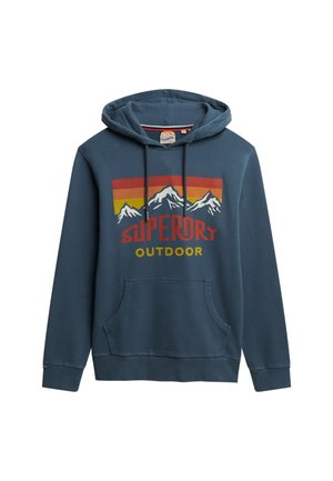 Felpa blu in cotone con tasca a marsupio frontale, cappuccio con cordino e una grafica che rappresenta montagne con la scritta "Superdry Outdoor" in colori vivaci.