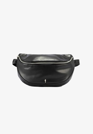 Czarna skórzana saszetka biodrowa o gładkiej fakturze, z zamkiem błyskawicznym na górze, zaokrąglonym kształcie oraz małym srebrnym logo na przodzie.