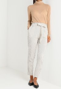 Zalando Essentials Sweter