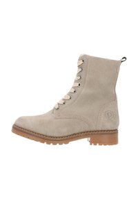 Bottes de cheville en daim beige clair avec bout rond, fermeture à lacets à l'avant et détail de logo sur le côté. Semelle robuste avec traction texturée.
