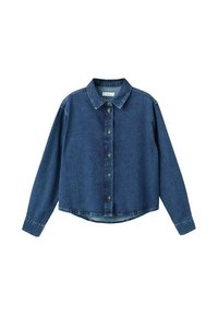 Camisa de mezclilla, con botón en la parte delantera, cuello clásico, mangas largas, color azul, diseño ligeramente recortado, con detalles de costura y dobladillo redondeado.