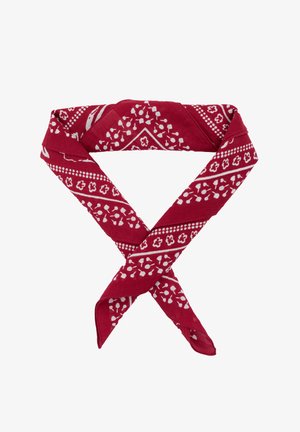 Bandana rouge en tissu, présentant des motifs floraux et géométriques blancs, de forme triangulaire avec un design noué.