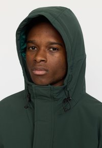 REVOLUTION PADDED TECH  - Winter jacket - darkgreen