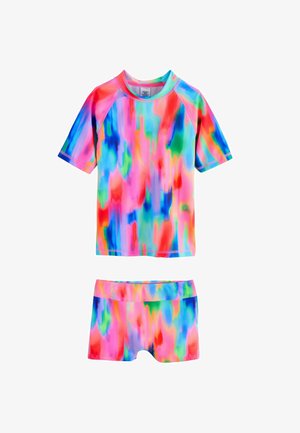 Ensemble de maillot de bain multicolore avec haut à manches courtes et shorts. Présente des éclaboussures vives de rose, bleu, vert et orange dans un motif fluide.