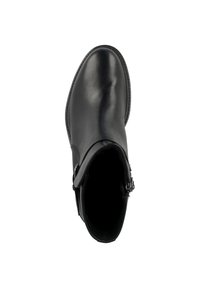 Stivale alla caviglia in pelle nera con texture liscia, punta rotonda e dettaglio con zip laterale. Bordature cucite e silhoutte affusolata.