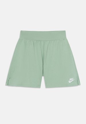 Lysegrønne Nike-shorts med elastisk linning og hvidt logo på venstre ben, vist fladt på hvid baggrund.