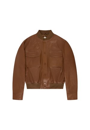 Giacca bomber in pelle marrone con bottoni automatici frontali, due tasche a patta sul petto, colletto, polsini e orlo a coste.