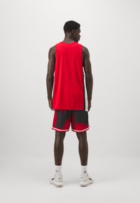 Nike Performance NBA CHICAGO BULLS DNA SHORT - Klubruházat - university red/black