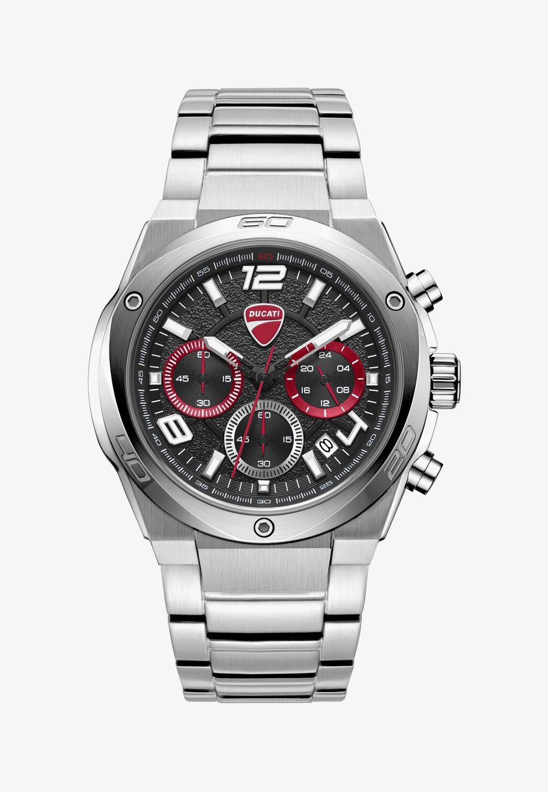 Nerūdijančio plieno Ducati chronografo laikrodis su juodu tekstūruotu ciferblatu, sidabriniais ir raudonais mažais ciferblatais, baltais žymekliais ir datos langeliu prie 4 valandos.