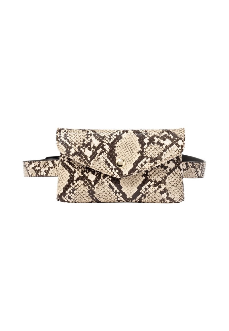 Sac banane avec motif peau de serpent beige et noir, rabat enveloppe et fermeture par bouton doré, présenté sur fond blanc.