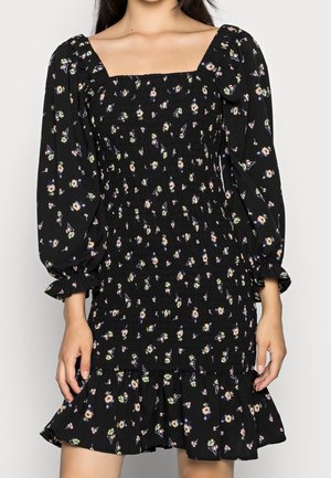 Zwarte jurk met lichtgele en roze bloemenprint, gerimpeld lijfje, lange opgezette mouwen met elastische boorden, vierkante halslijn en gerimpelde zoom.