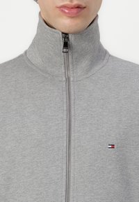 Tommy Hilfiger ESSENTIAL TERRY - Zip-up sweatshirt - medium grey heather