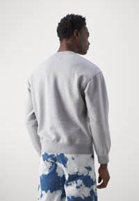 Levi's® RELAXED GRAPHIC CREW - Sudadera - mottled grey