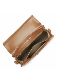 Borsa a mano in pelle marrone con finitura liscia, chiusura con zip e interno beige. Logo impresso visibile all'interno. Forma rettangolare semplice.