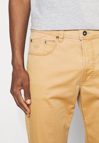 bugatti Tygbyxor - yellow