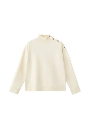 Jersey color crema con cuello alto, hombros caídos y detalles de botones en un hombro. Hecho de tela suave y texturizada.