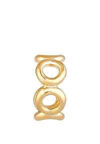 Anillo de color dorado con un diseño suave y redondeado que presenta dos aberturas circulares. Metal pulido con una textura brillante, sin patrones visibles.