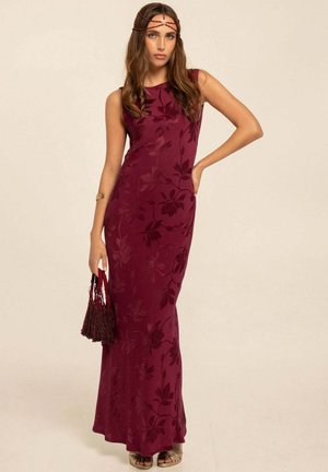 THE-ARE, VESTIDO LARGO CON ESCOTE DRAPEADO EN ESPALDA - Vestido largo - rojo