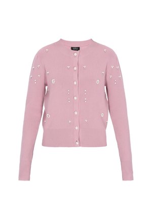 Cardigan de punto rosa con cuello redondo, cierre frontal con botones y adornos de pequeñas cuentas esparcidas por la tela.