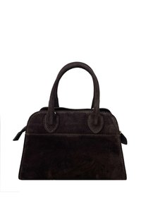 Tmavě hnědá velurová kabelka se dvěma zaoblenými uchy, obdélníkovým tvarem a kontrastním prošíváním. Disponuje zipovým uzávěrem a bočními akcenty.