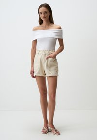 Jimmy Key OFF THE SHOULDER  - T-Shirt print - white