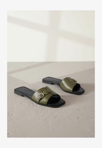 Unausgewählt, khaki green leather