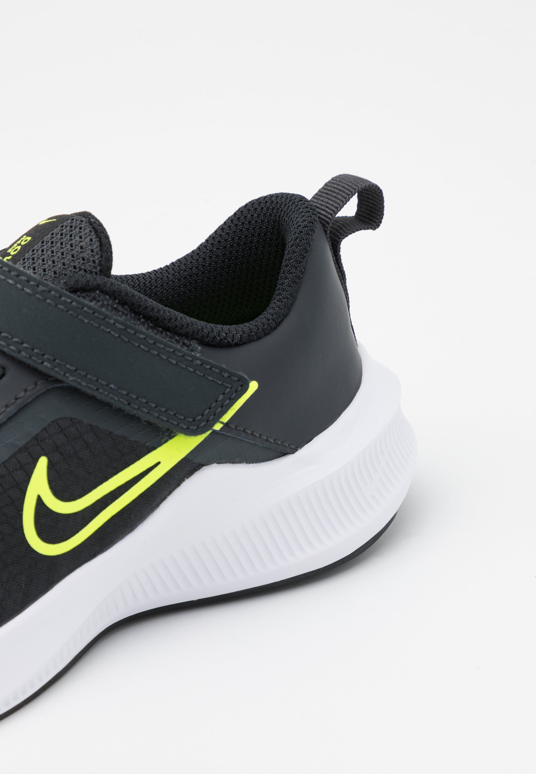 مزلاج الفيضانات تقييد nike star 