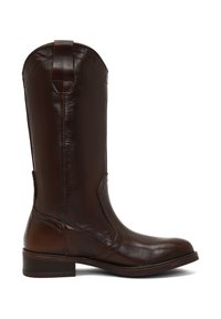 Bota de cuero marrón oscuro de estilo occidental, alta, con tacón bajo y con tira de agarre a cada lado, sobre fondo blanco.