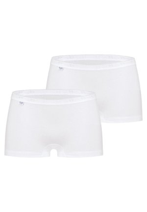 Dwie pary białych damskich majtek w stylu hipster z elastycznymi paskami w talii i małymi metkami z marką po lewej stronie.