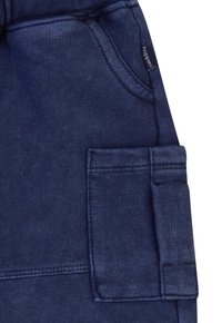 Pantaloni cargo blu navy con una fine texture a coste, tasca laterale e dettagli cuciti. Tessuto morbido con cintura elasticizzata per il massimo comfort.