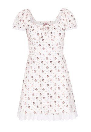 Biała sukienka z krótkim rękawem z bufkami, talią z marszczeniem, falbaną u dołu oraz wzorem małych, wielokolorowych motywów kwiatowych i ptasich.