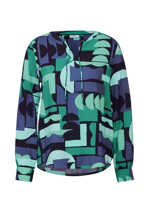 Langærmet, let bluse med geometriske mønstre i nuancer af grøn, blå og marineblå. Inkluderer V-hals og snøre detaljer.