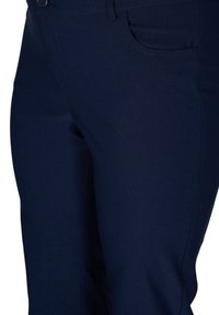 Marinblå byxor i mjukt tyg, med en framficka och en smal passform med en slät yta.