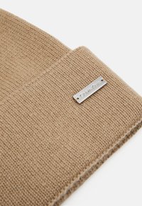 Calvin Klein BEANIE - Czapka