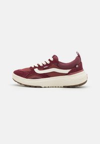 Unselected, port/true white