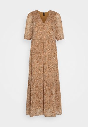 Beige midi-jurk met kleine bloemenprint, V-hals, pofmouwen en gelaagde rok, afgebeeld op een witte achtergrond.