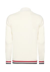 Maglione bianco a maniche lunghe con texture, colletto, polsini e orlo a coste, caratterizzato da strisce rosse, blu navy e grigie sui bordi inferiori.