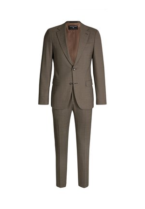 Bruin geruit tweedelig pak gemaakt van gestructureerde stof. Voorzien van een colbert met één rij knopen en twee knopen, en pantalon met rechte pijpen.