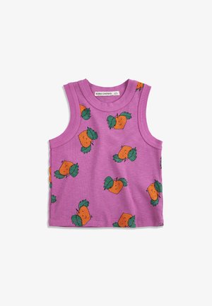 Lilla ærmeløs, ribbet top til småbørn med mønstre af smilende orange frugt og grønne blade, mærket Bobo Choses, størrelse 4-5 år.
