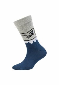 Crewsock mit blauem Fuß und grauem Bündchen, das ein Cartoon-Hai-Gesicht und ein weißes Wellenmuster entlang des Knöchels zeigt.
