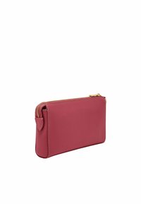 Petit sac rectangulaire en cuir rose avec fermeture éclair dorée et couture détaillée, présenté de côté sur fond blanc.