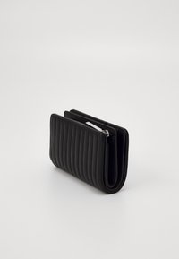Calvin Klein LINE QUILT MEDIUM BIFOLD - Portafoglio - black