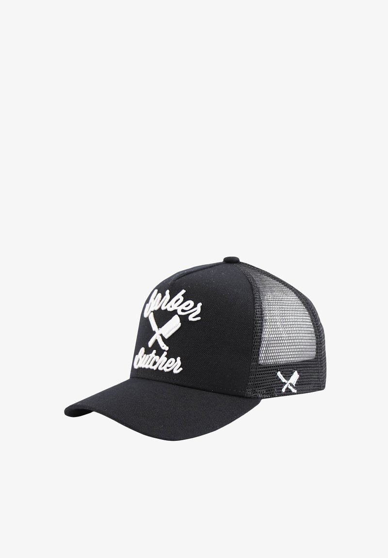 Casquette noire avec une visière courbée, ornée d'un texte brodé blanc "Barber Butcher" et d'un graphique de couteaux croisés. Dos en maille pour la ventilation.