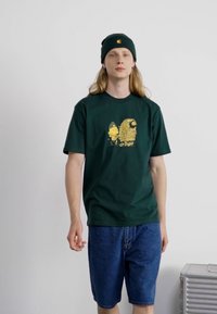 Carhartt WIP CHASE BEANIE UNISEX - Kootud müts - discovery green/gold
