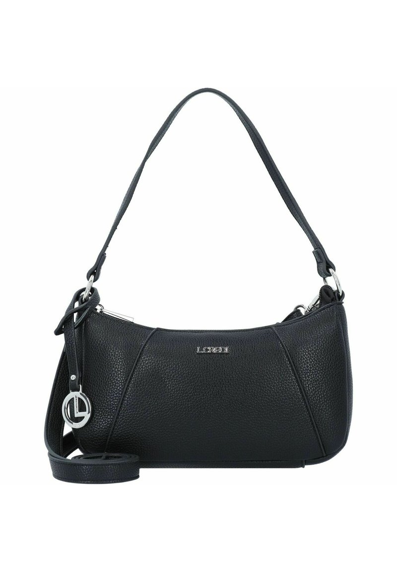 Bolso de mano de cuero negro con acabado texturizado, forma curva, correa de hombro ajustable y acento con logotipo en tono plateado. Cierre superior con cremallera.