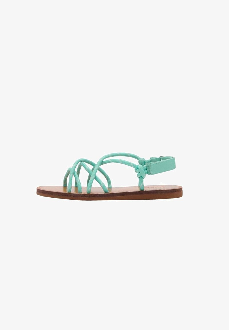 Mintgröna remsandaler med platt sula, med flera korsade remmar och justerbar ankle strap. Slät läderliknande material.